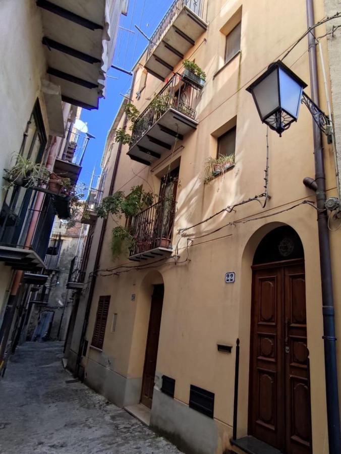 הוילה 100 Passi Castelbuono Experience מראה חיצוני תמונה